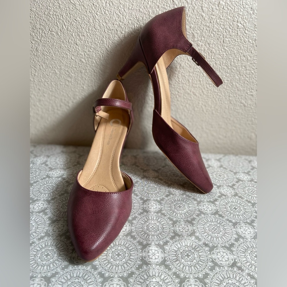 Journee Collection~Chic~Bette~Faux Leather~Almond Toe~Pump~Buckle Closure~Size 9